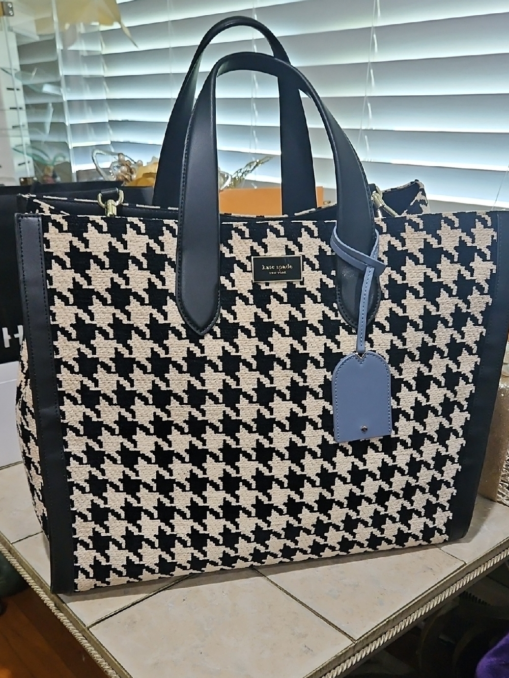 kate spade New York Manhattan Houndstooth Large Tote with Blue Luggage Tag EUC!